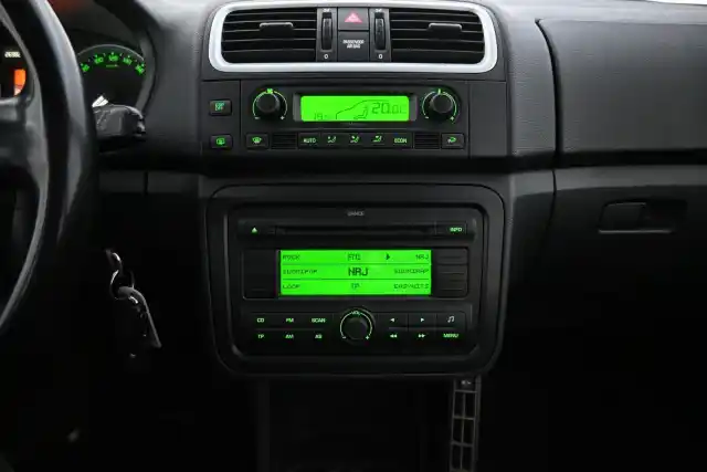 Ruskea (beige) Viistoperä, Skoda Fabia – ZHX-835