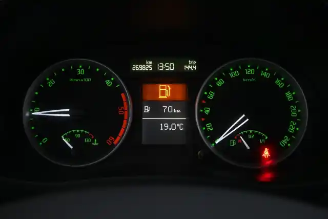 Ruskea (beige) Viistoperä, Skoda Fabia – ZHX-835