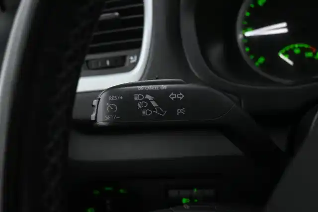 Ruskea (beige) Viistoperä, Skoda Fabia – ZHX-835