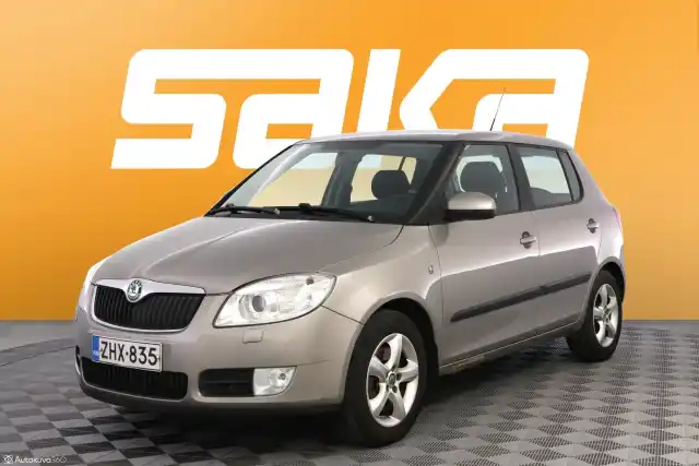 Ruskea (beige) Viistoperä, Skoda Fabia – ZHX-835