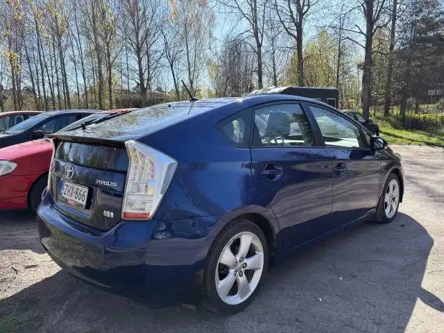 Sininen Viistoperä, Toyota Prius – ZHX-866