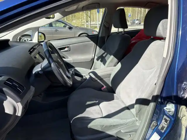 Sininen Viistoperä, Toyota Prius – ZHX-866