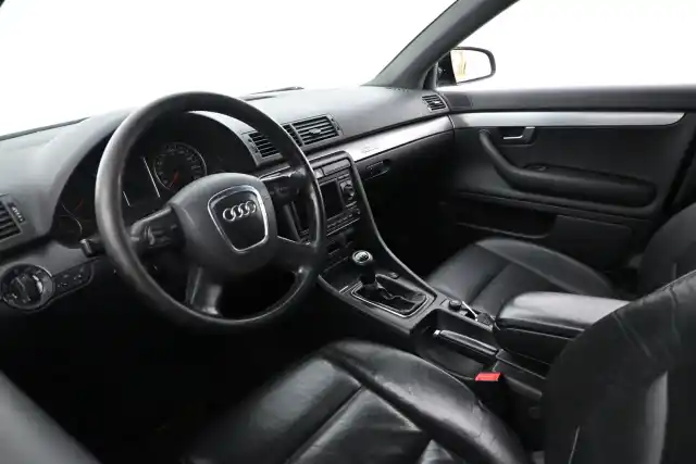 Musta Farmari, Audi A4 – ZIJ-503