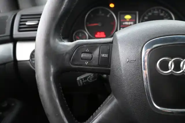 Musta Farmari, Audi A4 – ZIJ-503