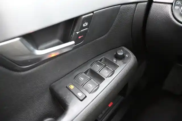 Musta Farmari, Audi A4 – ZIJ-503