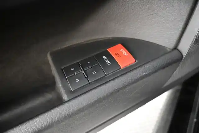 Musta Farmari, Audi A4 – ZIJ-503