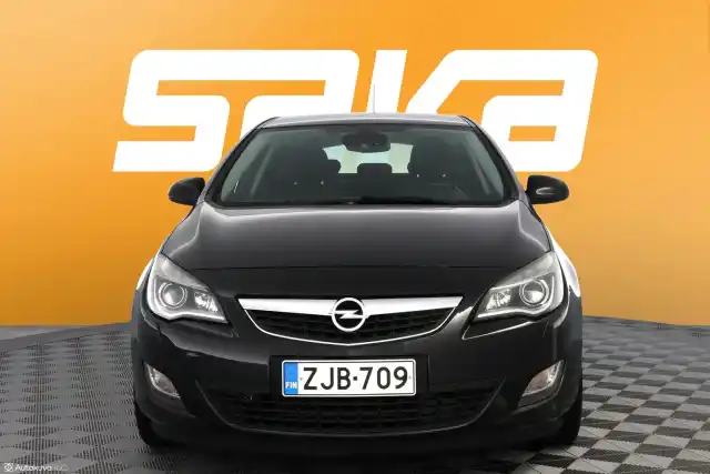 Musta Viistoperä, Opel Astra – ZJB-709