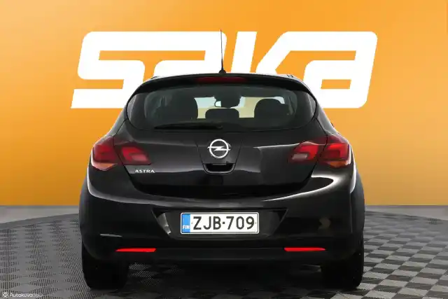 Musta Viistoperä, Opel Astra – ZJB-709