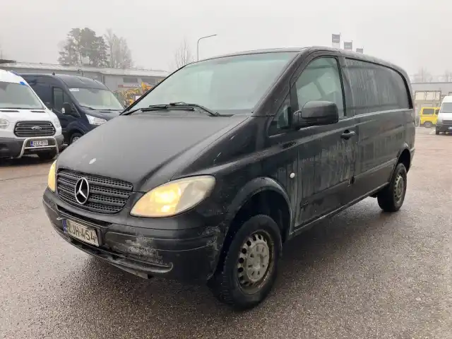 Musta Pakettiauto, Mercedes-Benz Vito – ZJH-454