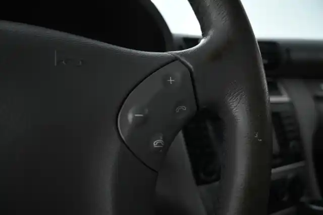 Musta Henkilöauto, Mercedes-Benz C – ZJJ-233