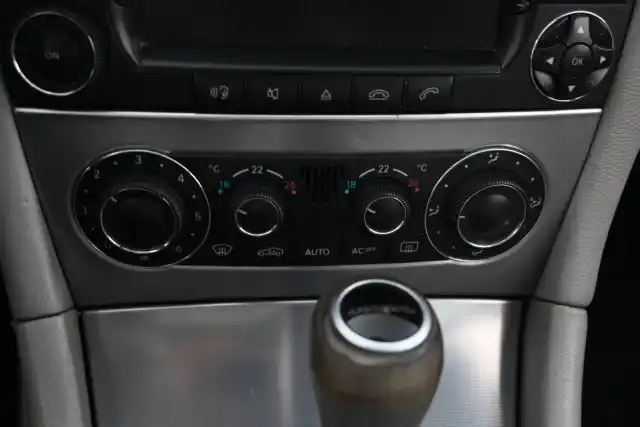 Musta Henkilöauto, Mercedes-Benz C – ZJJ-233