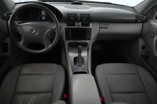 Musta Henkilöauto, Mercedes-Benz C – ZJJ-233