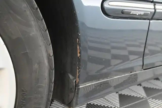 Musta Henkilöauto, Mercedes-Benz C – ZJJ-233