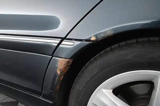 Musta Henkilöauto, Mercedes-Benz C – ZJJ-233