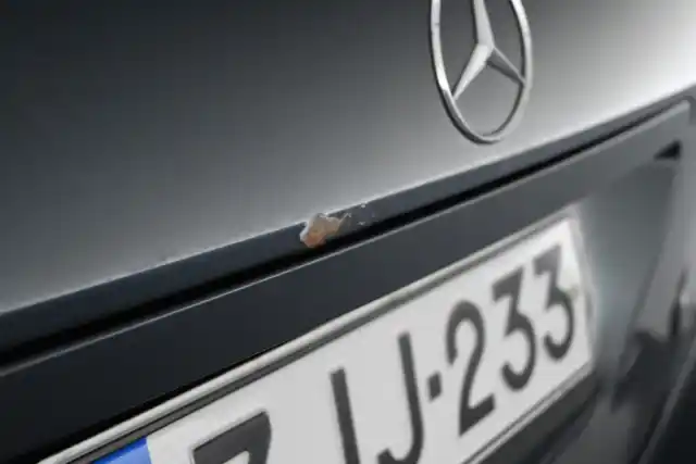 Musta Henkilöauto, Mercedes-Benz C – ZJJ-233