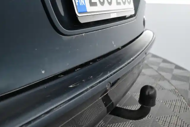 Musta Henkilöauto, Mercedes-Benz C – ZJJ-233