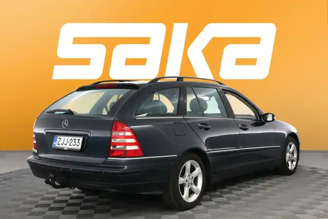 Musta Henkilöauto, Mercedes-Benz C – ZJJ-233