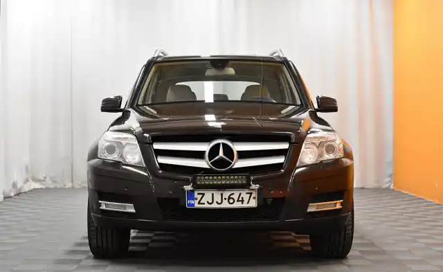 Ruskea Maastoauto, Mercedes-Benz GLK – ZJJ-647