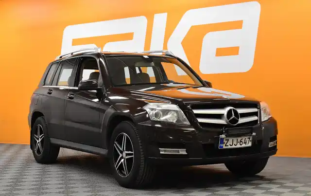 Ruskea Maastoauto, Mercedes-Benz GLK – ZJJ-647