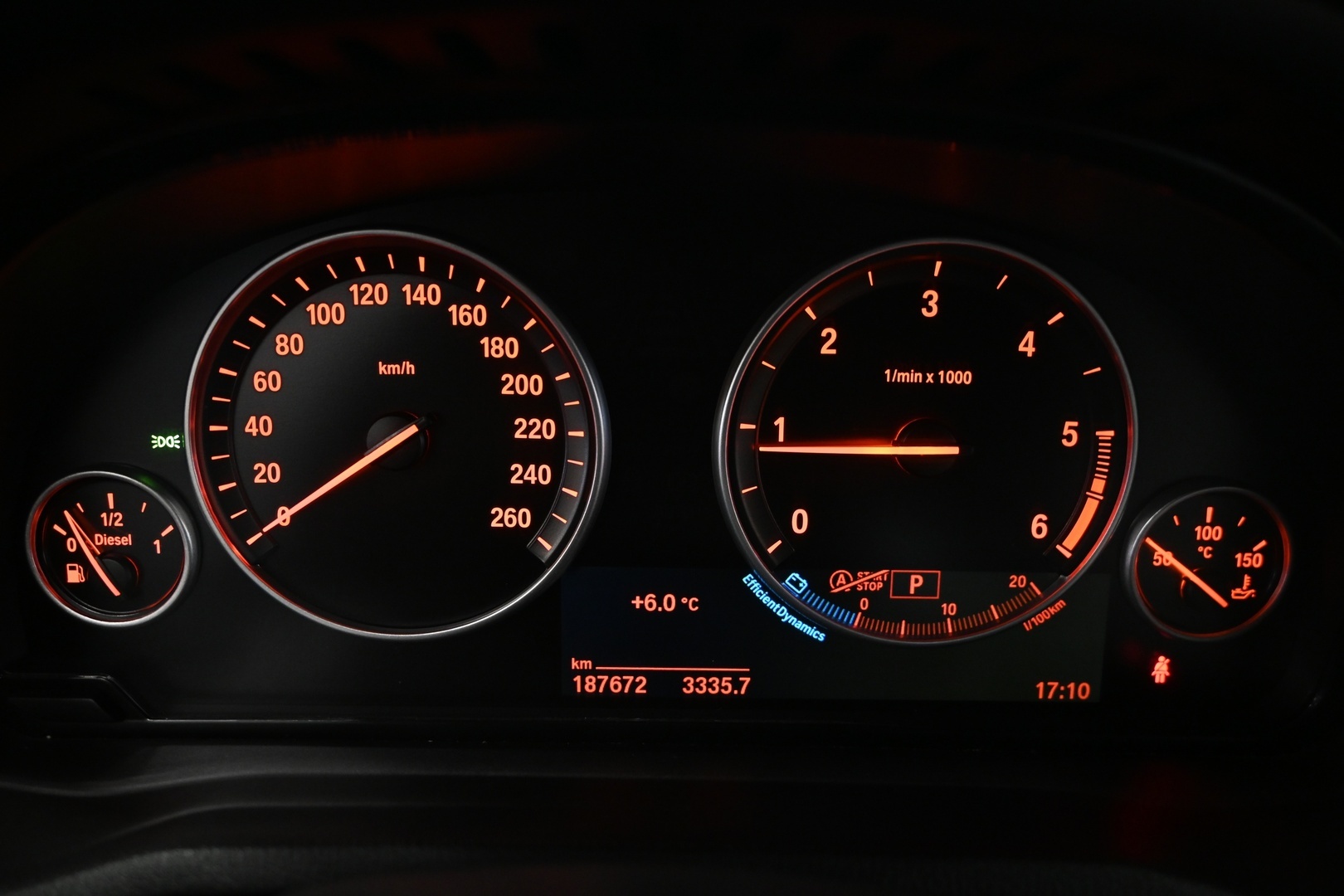 Punainen Sedan, Volvo S80 – ZJL-815