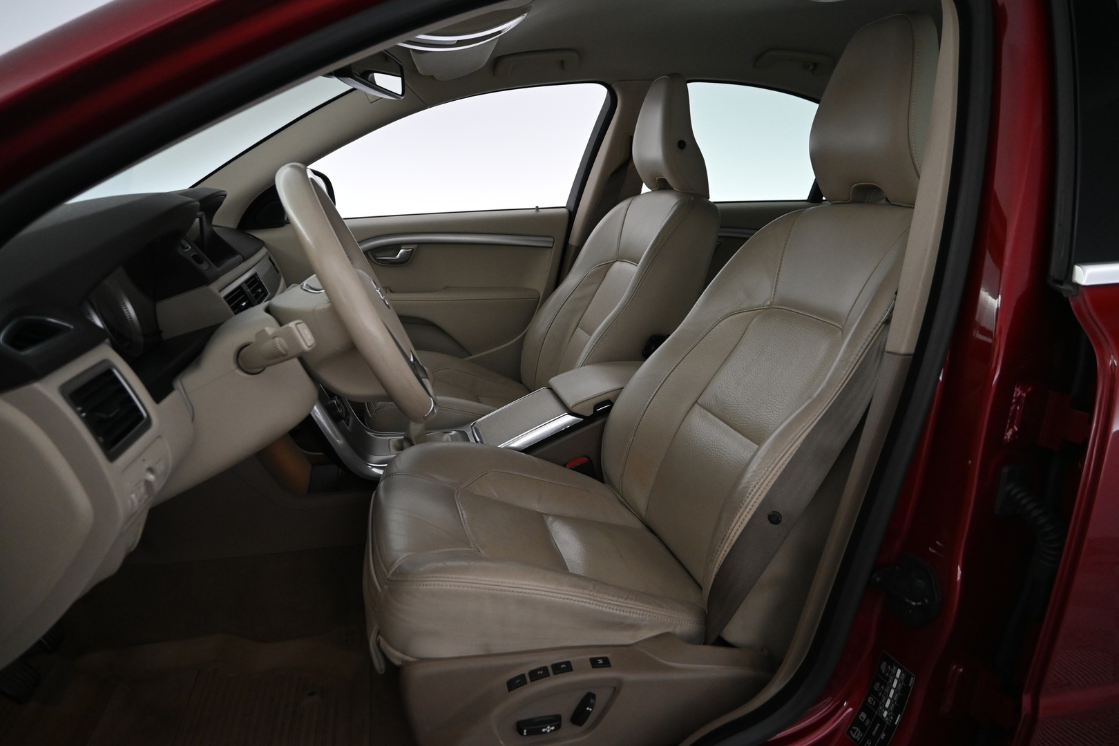Punainen Sedan, Volvo S80 – ZJL-815
