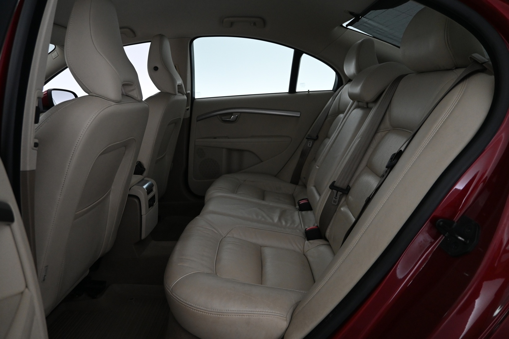 Punainen Sedan, Volvo S80 – ZJL-815