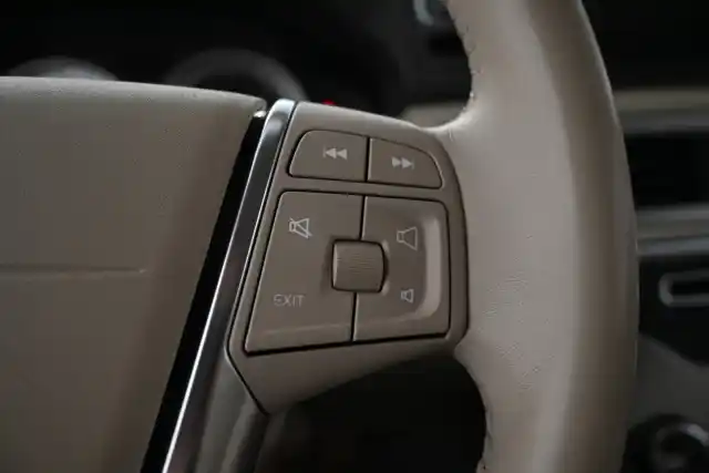 Punainen Sedan, Volvo S80 – ZJL-815