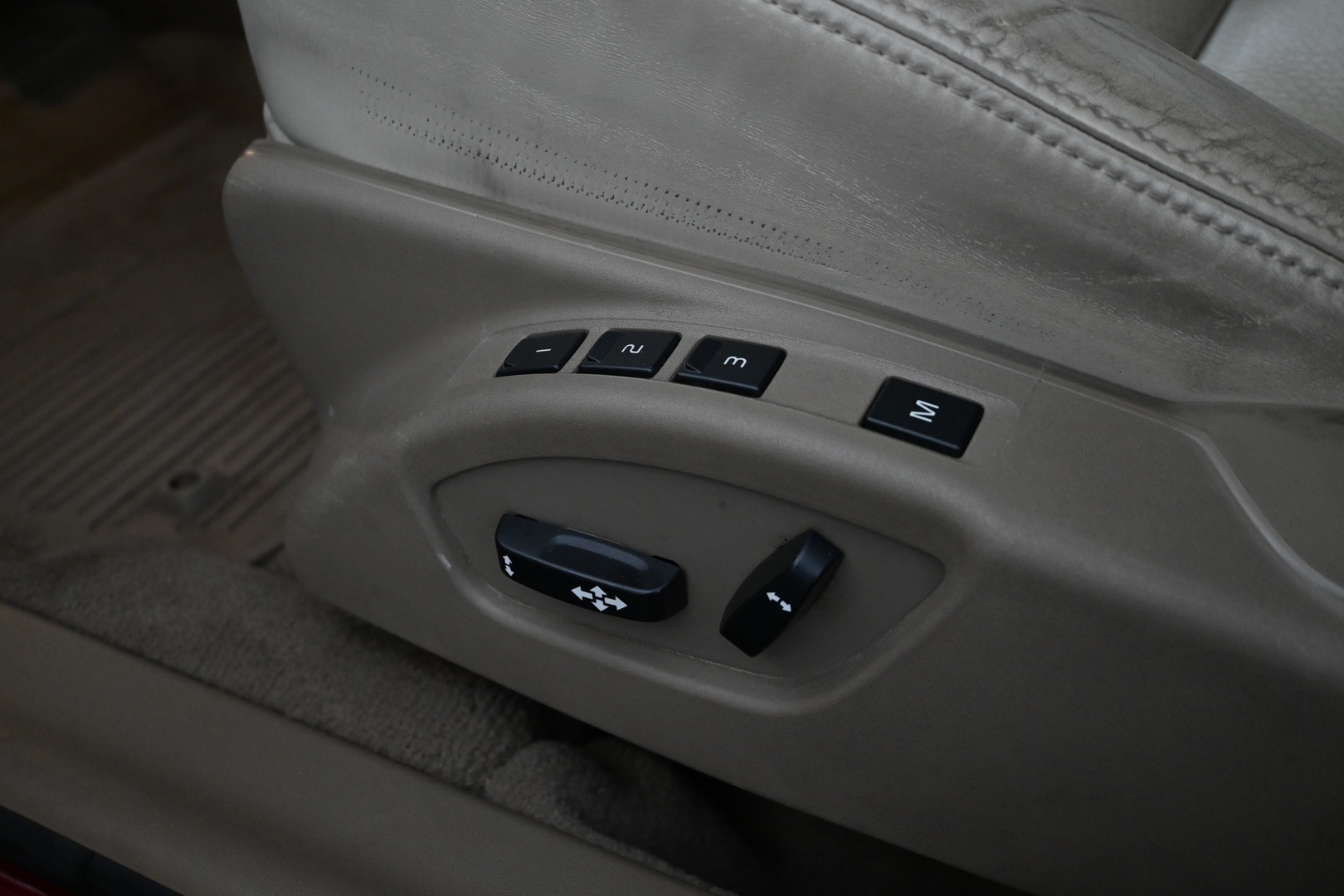 Punainen Sedan, Volvo S80 – ZJL-815