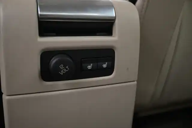 Punainen Sedan, Volvo S80 – ZJL-815
