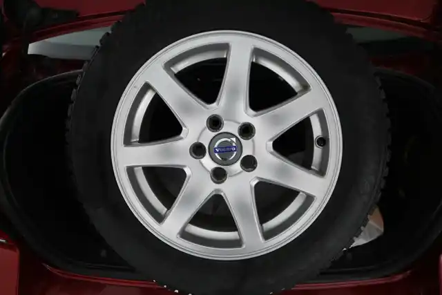 Punainen Sedan, Volvo S80 – ZJL-815