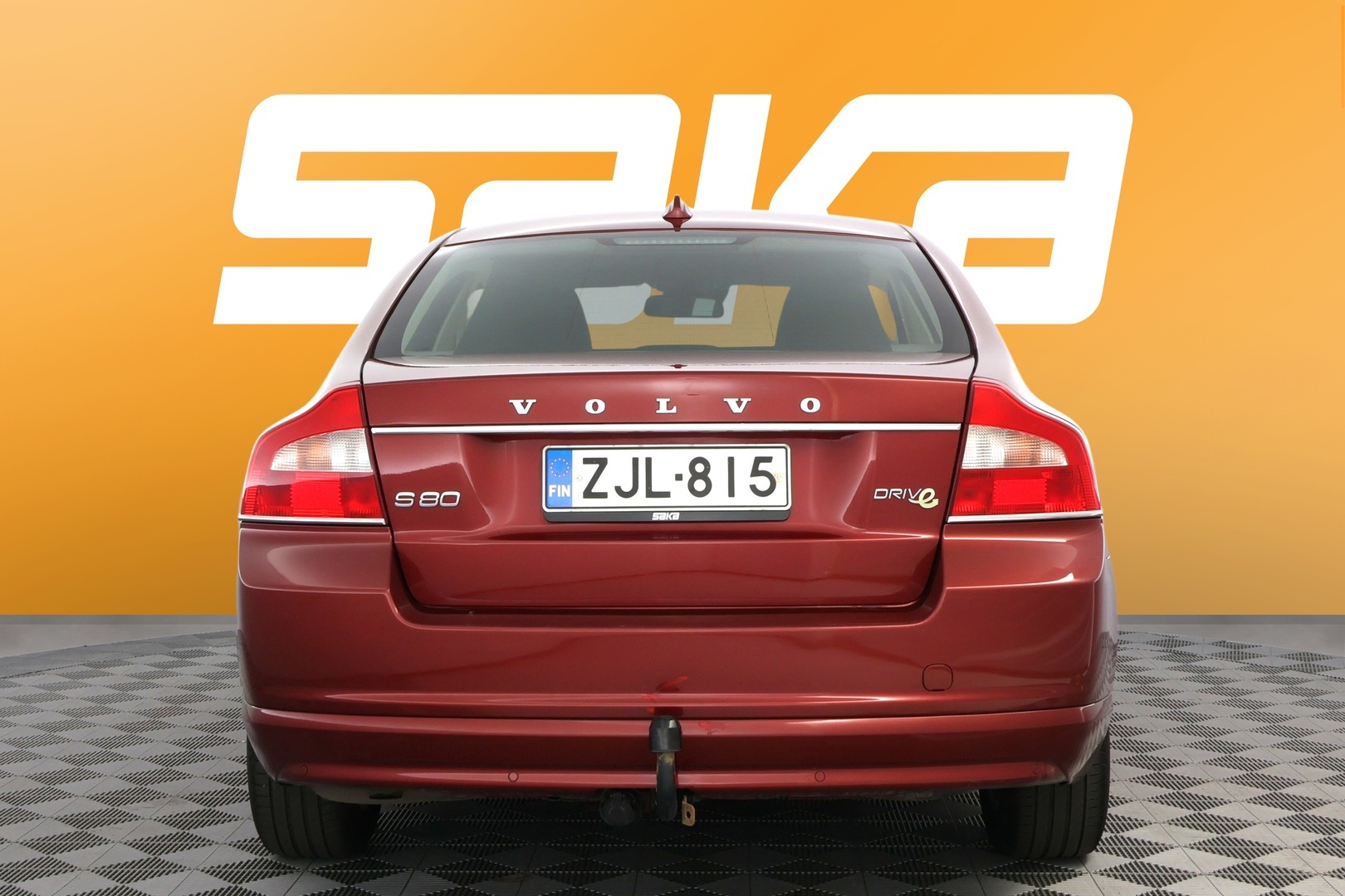 Punainen Sedan, Volvo S80 – ZJL-815