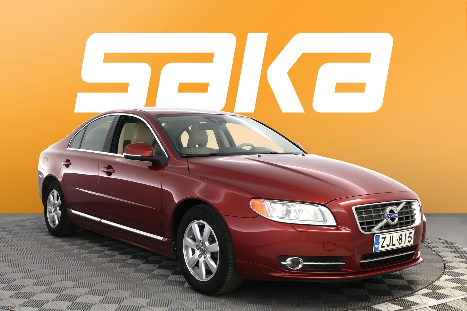Punainen Sedan, Volvo S80 – ZJL-815