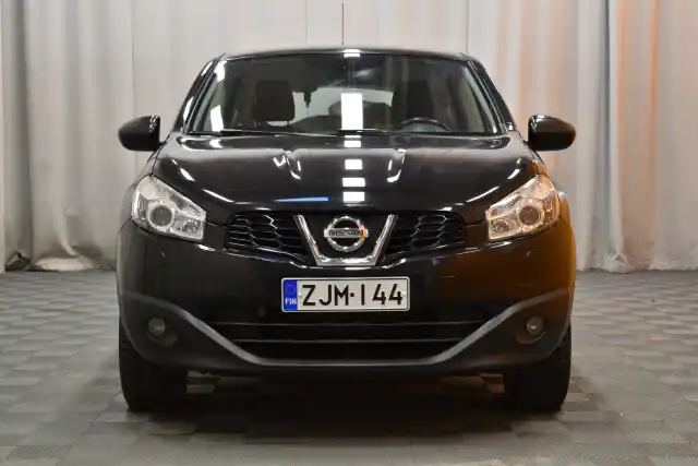 Musta Maastoauto, Nissan Qashqai – ZJM-144