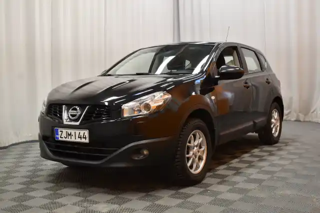 Musta Maastoauto, Nissan Qashqai – ZJM-144