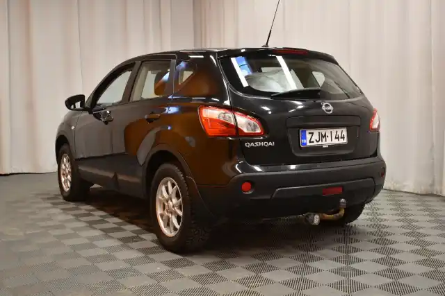 Musta Maastoauto, Nissan Qashqai – ZJM-144