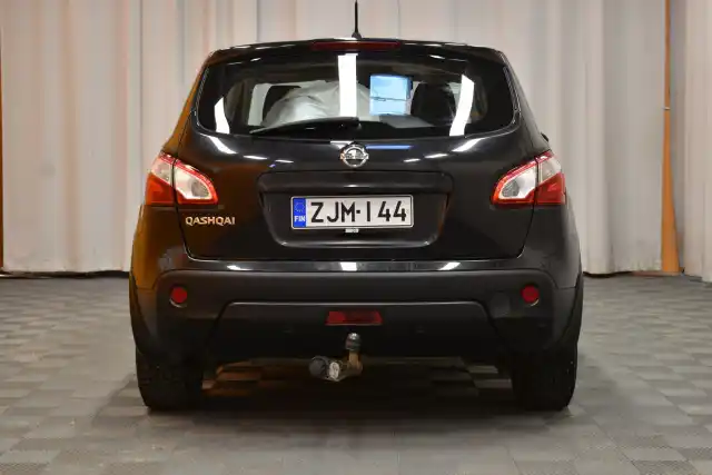 Musta Maastoauto, Nissan Qashqai – ZJM-144