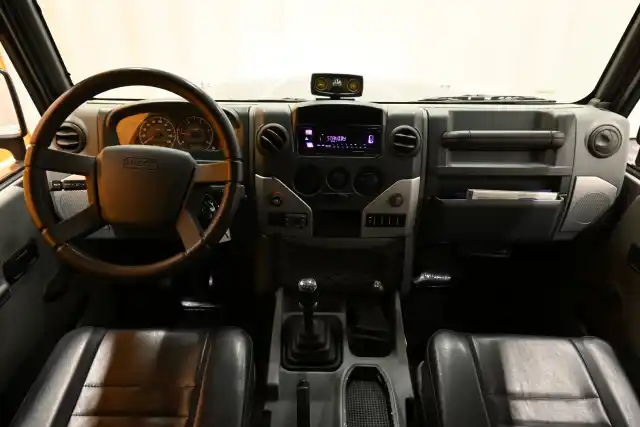 Harmaa Tila-auto, Iveco MASSIF – ZJO-115