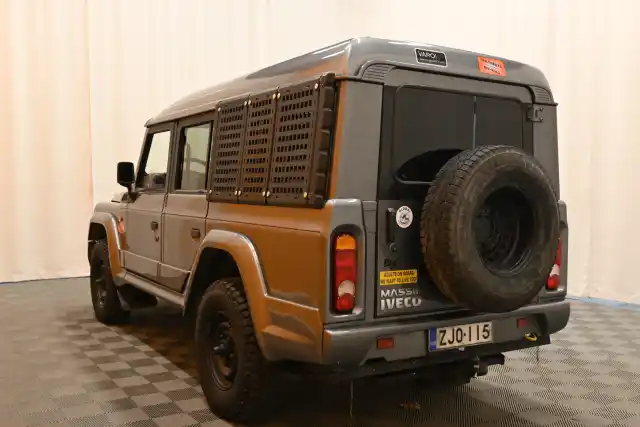 Harmaa Tila-auto, Iveco MASSIF – ZJO-115