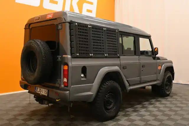 Harmaa Tila-auto, Iveco MASSIF – ZJO-115