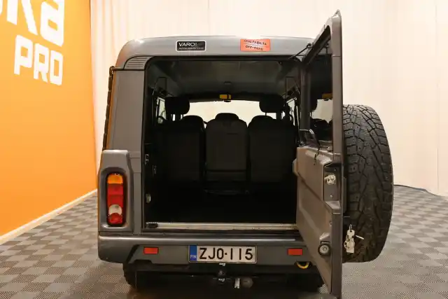 Harmaa Tila-auto, Iveco MASSIF – ZJO-115