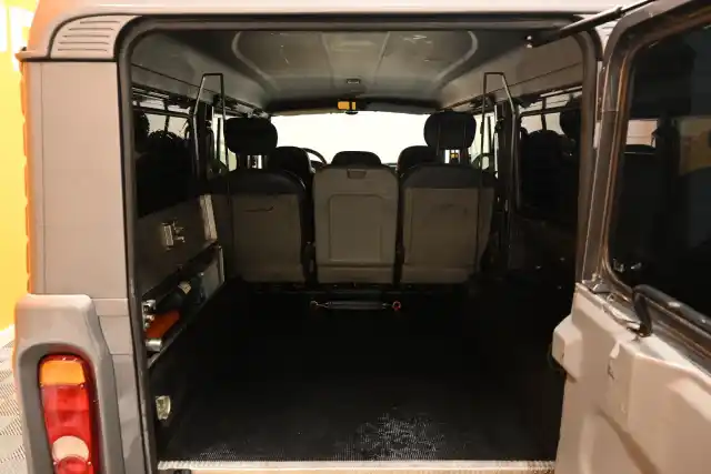 Harmaa Tila-auto, Iveco MASSIF – ZJO-115