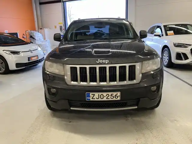 Musta Maastoauto, Jeep Grand Cherokee – ZJO-256