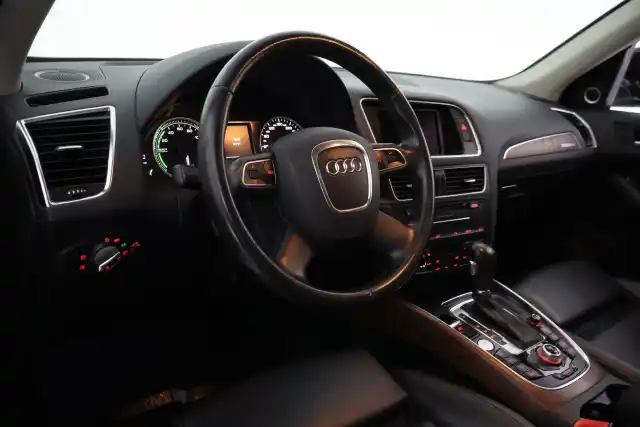 Musta Maastoauto, Audi Q5 – ZJP-990