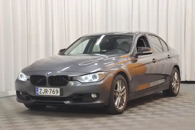 Harmaa Sedan, BMW 320 – ZJR-769