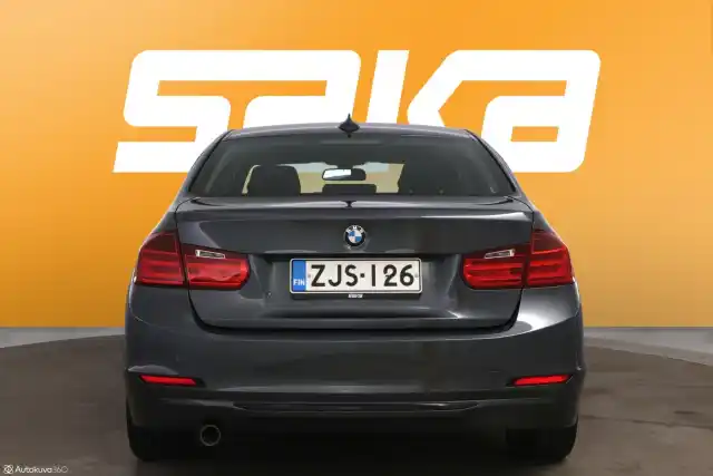 Harmaa Sedan, BMW 318 – ZJS-126
