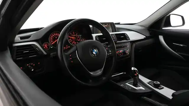 Harmaa Sedan, BMW 318 – ZJS-126