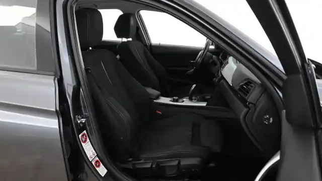 Harmaa Sedan, BMW 318 – ZJS-126