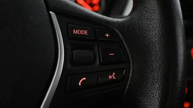 Harmaa Sedan, BMW 318 – ZJS-126