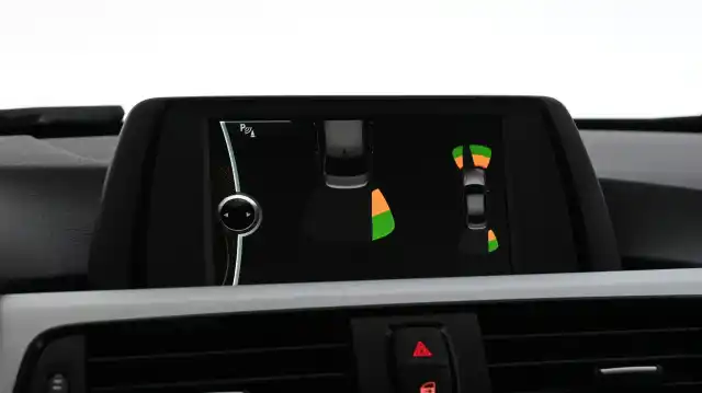 Harmaa Sedan, BMW 318 – ZJS-126