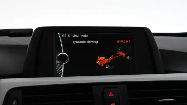 Harmaa Sedan, BMW 318 – ZJS-126